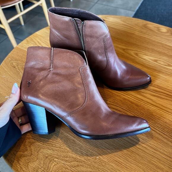 Frye Jennifer Ankle Boots Womens 7.5 Brown Block Heel Pointed Toe Chic - Picture 2 of 9